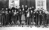 Klass 3-4 i Hovsta på skidor, 1930-tal