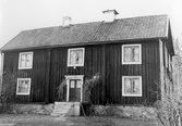 Huvudbyggnaden på gården Fjärndeln i Yxta i Hovsta, 1976