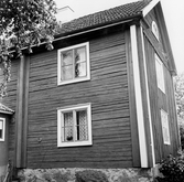 Fönster på gården Fjärdeln i Yxta i Hovsta, 1976