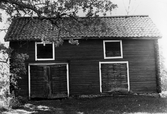 Uthus på gården Fjärdeln i Yxta i Hovsta, 1976
