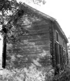 Gavel på uthus på gården Fjärdeln i Yxta i Hovsta, 1976