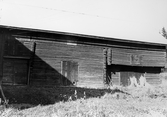 Stall med portlider på gården Fjärdeln i Yxta i Hovsta, 1976
