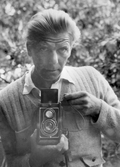 Lennart med sin kamera i Hovsta, 1949