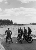 Utflykt med motorcyklar till översvämning