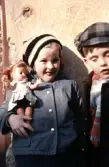 Barn med docka, 1940-tal