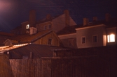 Nattbelysning på hus på Jordgatan, 1950-tal