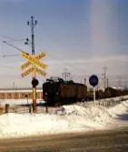 Tåg passerar Gustavsvik, 1970-tal