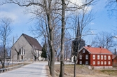 Sköllersta kyrka och sockenmagasinet, 1975