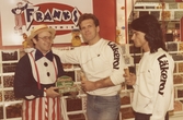 Frank Andersson (i mitten) maj 1985 i Gregerssons butik i Oslo.