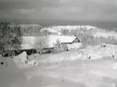 Ölmevalla prästgårds lantgård den snörika vintern 1941.