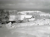 Ölmevalla prästgårds lantgård den snörika vintern 1941.