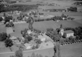 Flygfoto över Folkärna kyrka år 1965.