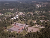 Flygfoto över Garpenberg och kyrkan 1973.