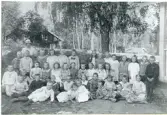 Enåker sn.
Skolavslutning i Enåkers kyrkskola 1920.