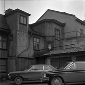Parkering på innergården till Rudbecksgatan 6, 1971 januari
