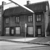 Cykel vid trähus på Rudbecksgatan 6, 1971 januari