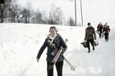 Alla får bära sina egna skidor i Kilsbergen, 1960-tal