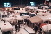 Besökare på husvagnsutställning på Eyravallen, 1970-tal