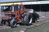 Traktor gräver bort gräsmatta på Eyravallen, 1990-tal