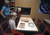 Brädspel på föreningsgård, 1970-tal