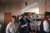 Servering på föreningsgård, 1981