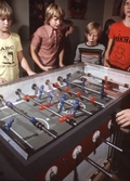 Fotbollspel på föreningsgård, 1970-tal