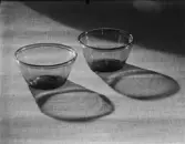 TEAKSKÅL, TRÄSAX, GLAS, PORSLIN, SILVER OCH KNIV