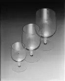 TEAKSKÅL, TRÄSAX, GLAS, PORSLIN, SILVER OCH KNIV