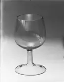 TEAKSKÅL, TRÄSAX, GLAS, PORSLIN, SILVER OCH KNIV