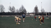 Fotbollsträning för små barn på Trängen, 1970-tal