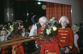 Barn leker teater på fritidsgård, 1970-tal