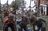 Ungdomar deltar i femkamp, 1970-tal