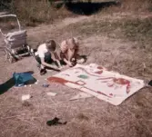 Ungdomar målar utomhus, 1970-tal