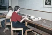 Keramikmålning på fritidsgården, 1970-tal