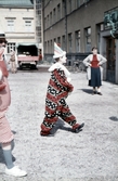 Liten clown på barnens dag, 1950-tal