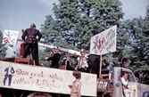 Lastbil med poliser på Barnens dag, 1950-tal