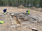 Arkeologisk förundersökning pågår vid resterna efter torpet Rödjorna i Sandseryds socken, Jönköpings kommun.