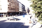 Bil i korsningen Olaigatan - Storgatan, 1987