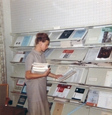 Vid tidningshyllan på Regionsjukhuset, 1965