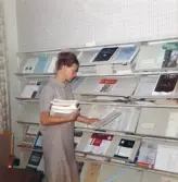 Vid tidningshyllan på Regionsjukhuset, 1965