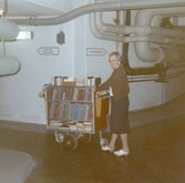 Med bokvagn i kulvert på Regionsjukhuset, 1965-03-04