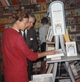 Bokinköp till biblioteket på Westlings bokhandel, juli 1966