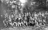 Plantörelever, endast manliga, på kurs i Krogsered 1926, under jägmästare Åiel och skogvaktarna Pettersson och Karlsson. Fotograf okänd.
