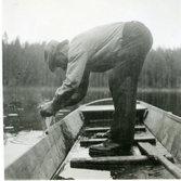 Gunnilbo sn, Naddebo.
Vid sjön Ormputten. 1937.