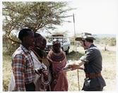 Läkerol på segertåg i Afrika. 1973. Foto taget av Hr. Rolf Swahn (från Gävle) på safari i Kenya och Tanzania.