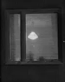 DETALJBILDER PÅ FÖNSTERJALUSIER, KVÄLLSBILDER UTIFRÅN TROPICA