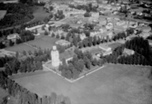 Flygfoto över Orsa och kyrkan år 1966.