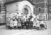 Klass 1 vid läroverket för flickor, 1906