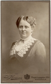 Kvinna med spetskrage, 1910-tal