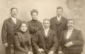 Familj hos fotografen, 1890-tal